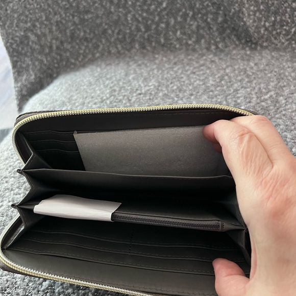 Matching clutch and wallet in pebble gray - Picture 3 of 3